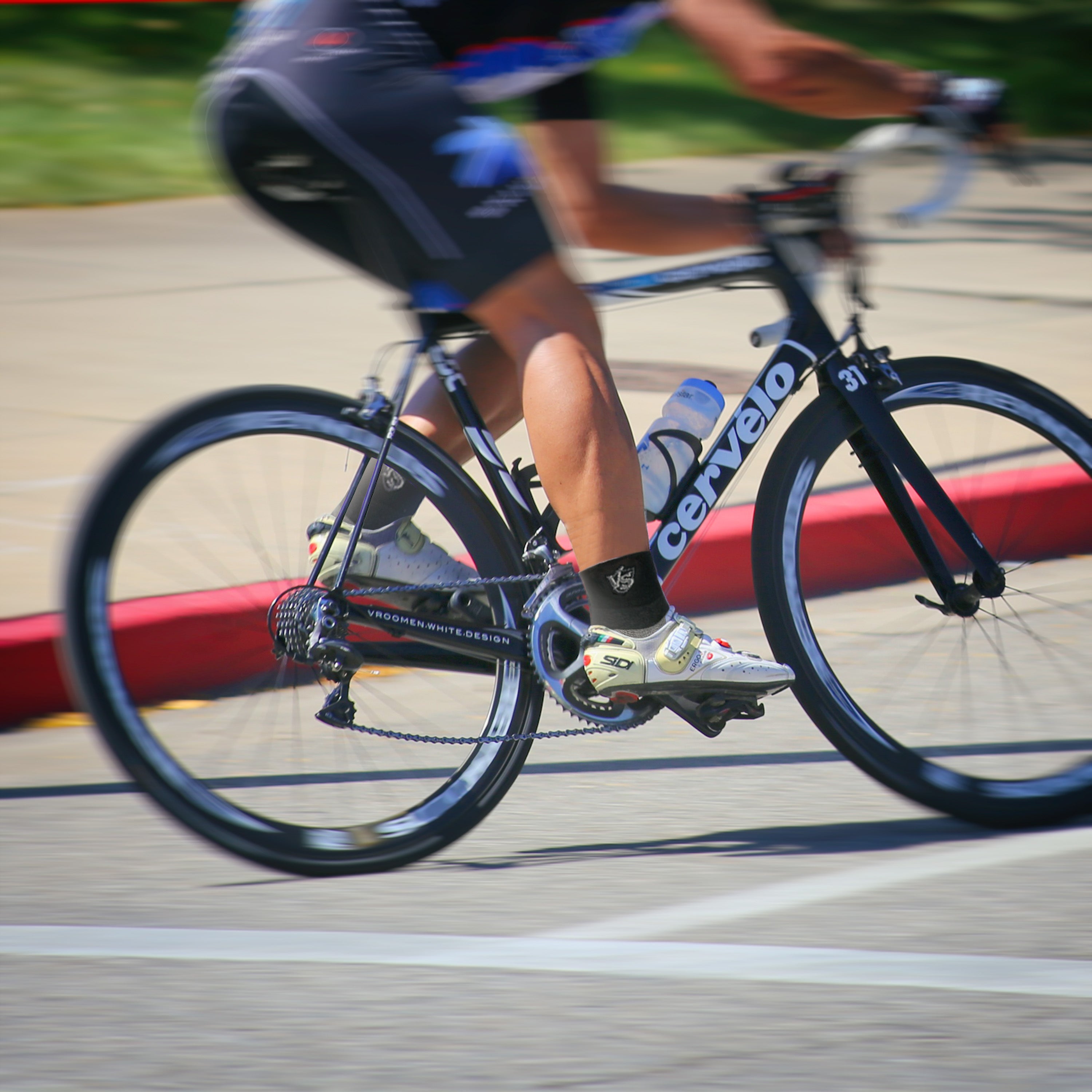 Socks-Thin Athletic Crew Socks (Black) - Vital Salveo